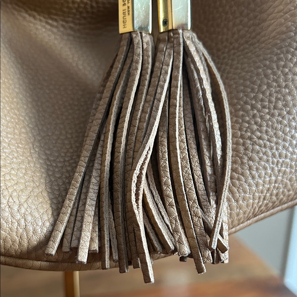 Henri Bendel Vintage Tan Leather Two Way Bucket Bag Striped Interior in EUC - Picture 4 of 11